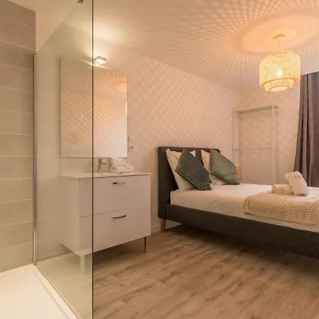 Atypique - 2 Chambres Avec Salles De Bains, Cuisine Equipee, Parking Gratuit Castelsarrasin Exterior foto